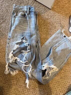 American Eagle Light Blue Distressed Women’s Jeans